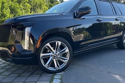 Cadillac Escalade 43.920 km 139.997 &euro; Freital 01705