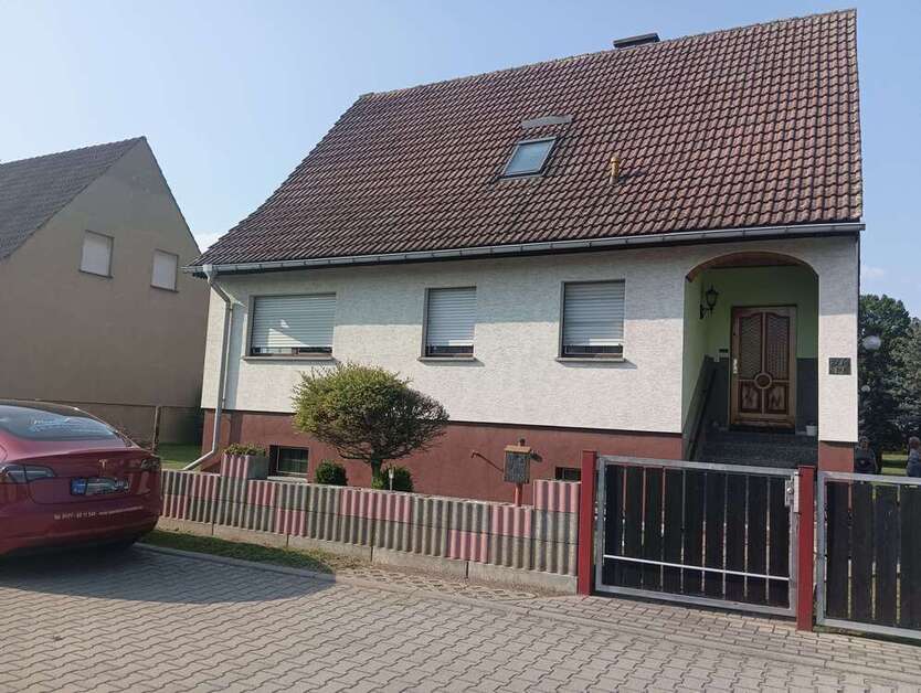 Haus zum Kaufen in Tettau 229.000 € 136 m²