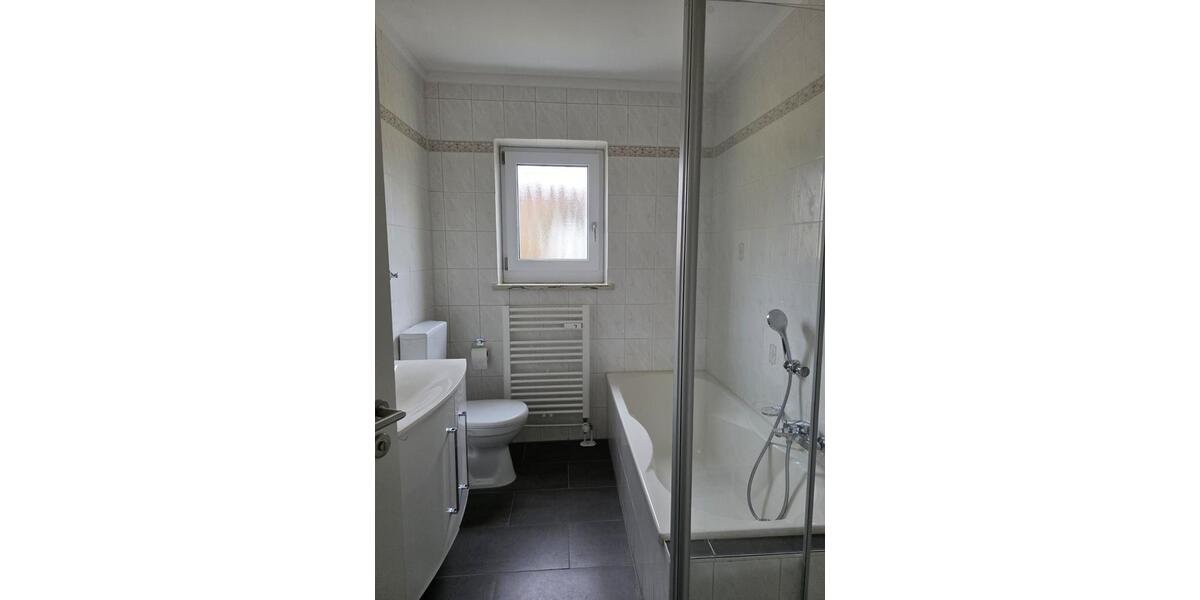 Sehr gepflegtes Mehrfamilienhaus in Massivbauweise 8 zimmer