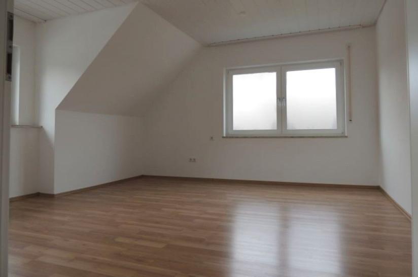 Dachgeschoßwohnung Mössingen - 3.5 Zimmer, 92 m&sup2;, 900&euro; | Angebot:25148893