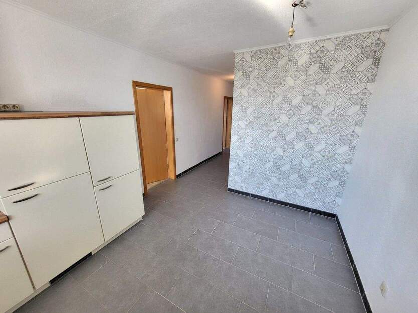 Gepflegte 2 Zimmer-Wohnung mit Loggia und PKW-Stellplatz in 23560 Lübeck, Moislinger Mühlenweg 2 zimmer