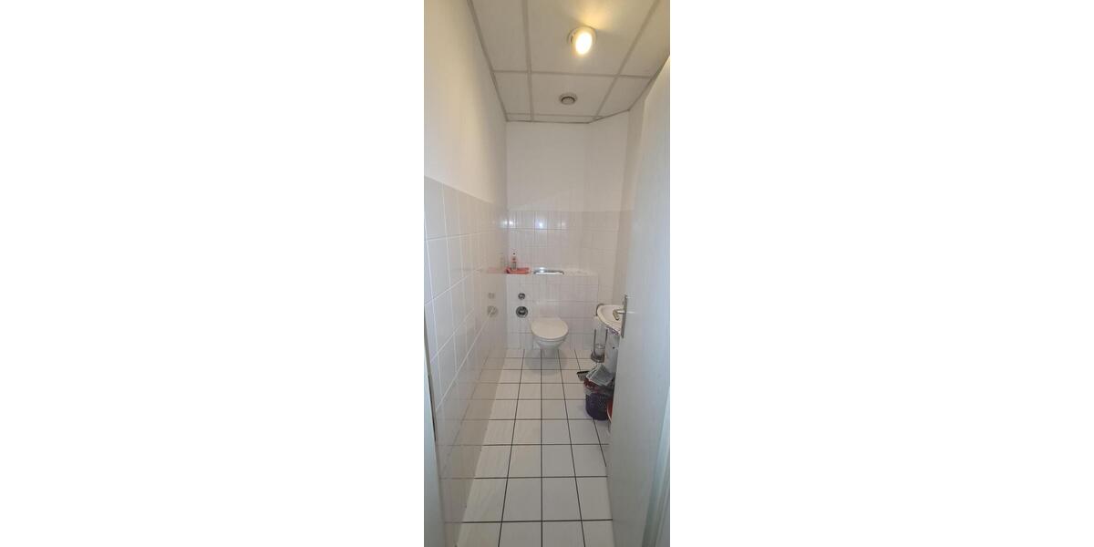 Große Laden-, Büro- oder Praxisfläche in Hermsdorf zimmer