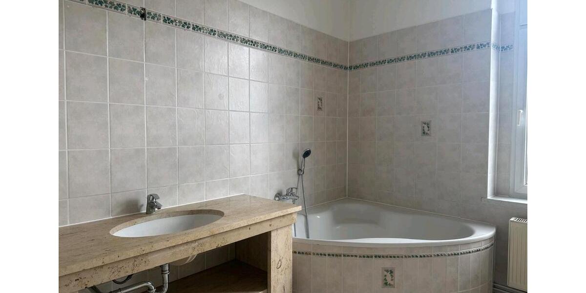 3-Raum-Whg. mit 96qm, KfZ-Stellplatz, 2 Balkonen, in bester Lage 3 zimmer