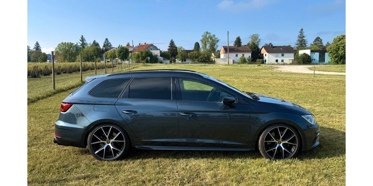 Seat Leon 68.600 km 22.999 &euro; München 81929