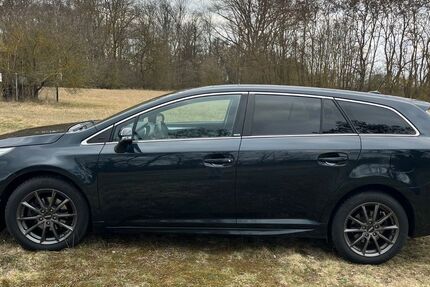 Toyota Avensis 99.000 km 14.400 &euro; Egeln 39435