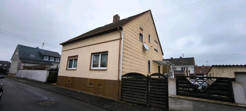 Einfamilienhaus Ramstein-Miesenbach Hütschenhausen - 6 Zimmer, 150 m&sup2;, 250.000&euro; | Angebot:26648748