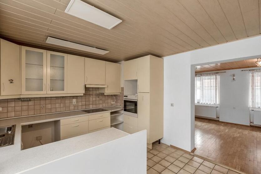 300qm Mehrfamilienhaus gedämmt,220qm MassivbauHalle 1260qm Grund