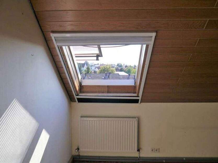 2-Familienhaus + DG-Wohnung mit großem Garten in ruhiger Lage! 8 zimmer