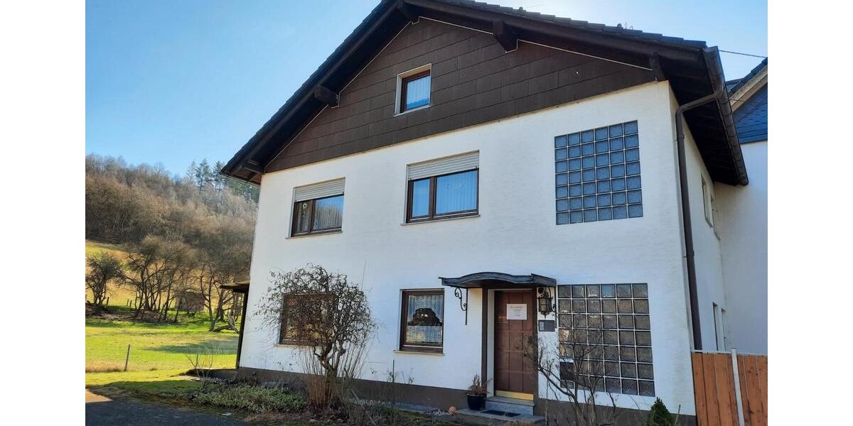 Etagenwohnung Netphen - 8 Zimmer, 180 m&sup2;, 240.000&euro; | Angebot:27024028
