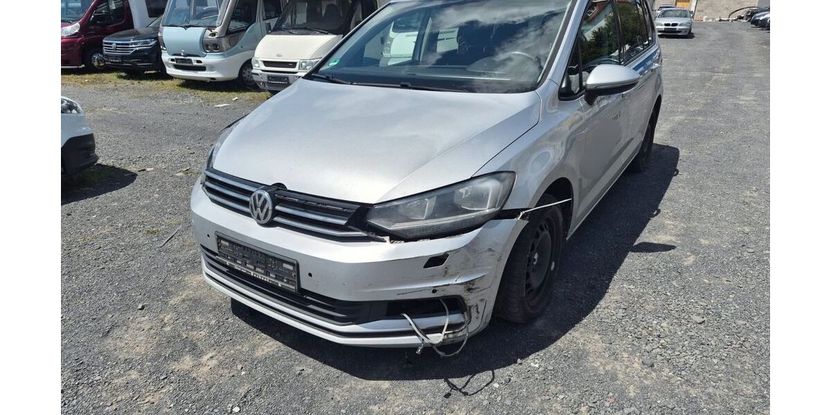 VW Touran 303.000 km 6.500 &euro; Elz 65604