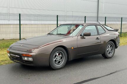 Porsche 944