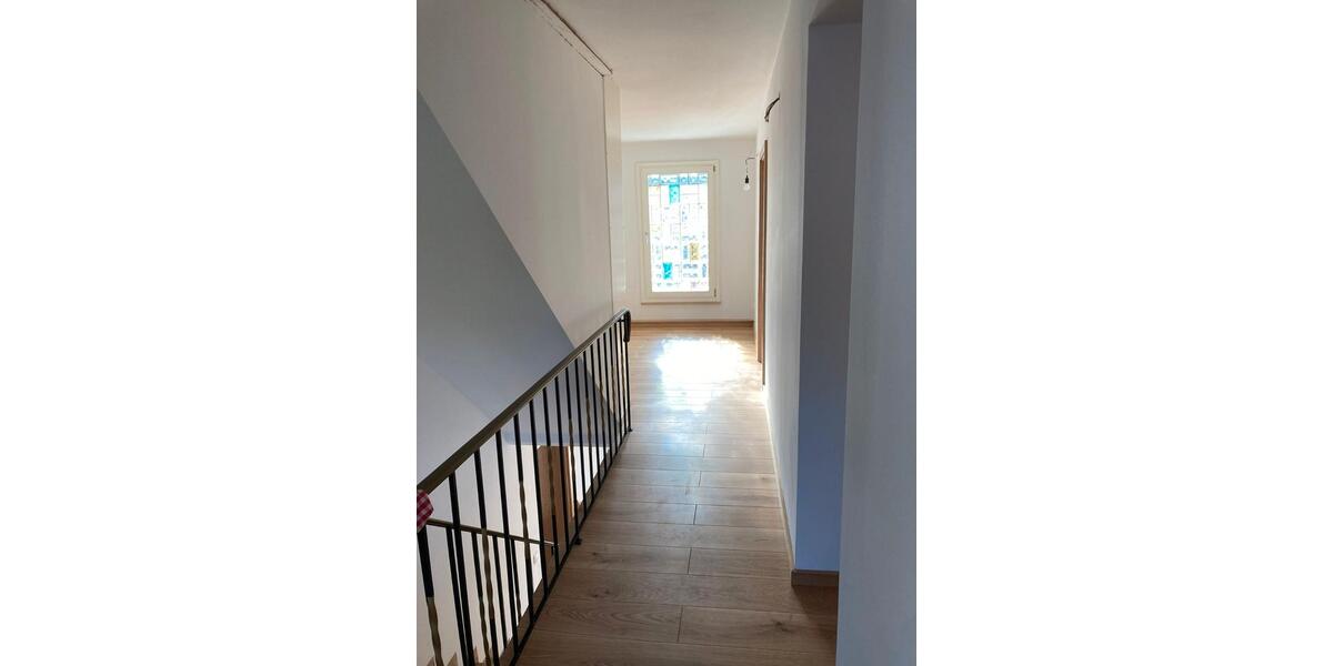 Etagenwohnung Pfarrkirchen - 7 Zimmer, 180 m&sup2;, 1.500&euro; | Angebot:26368933