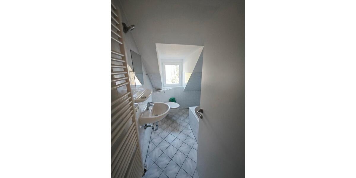 Moderne und helle 3-Zimmer Dachgeschosswohnung zur Miete 3 zimmer