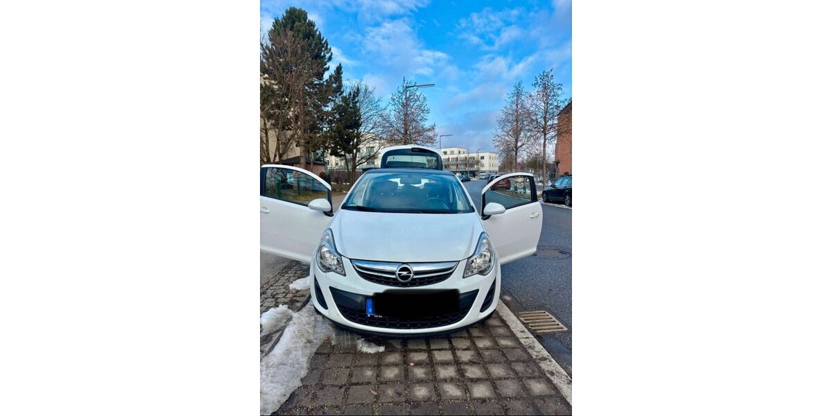 Opel Corsa 183.000 km 2.700 &euro; München 81829