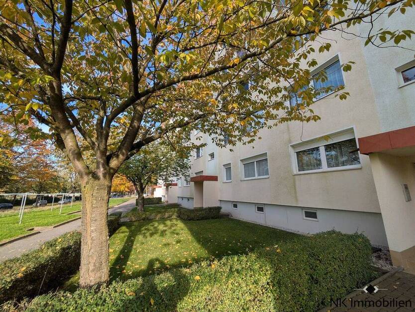 ++ schöne & günstige 3-Raum-Wohnung - großer Balkon mit Ausblick ins Grüne ++