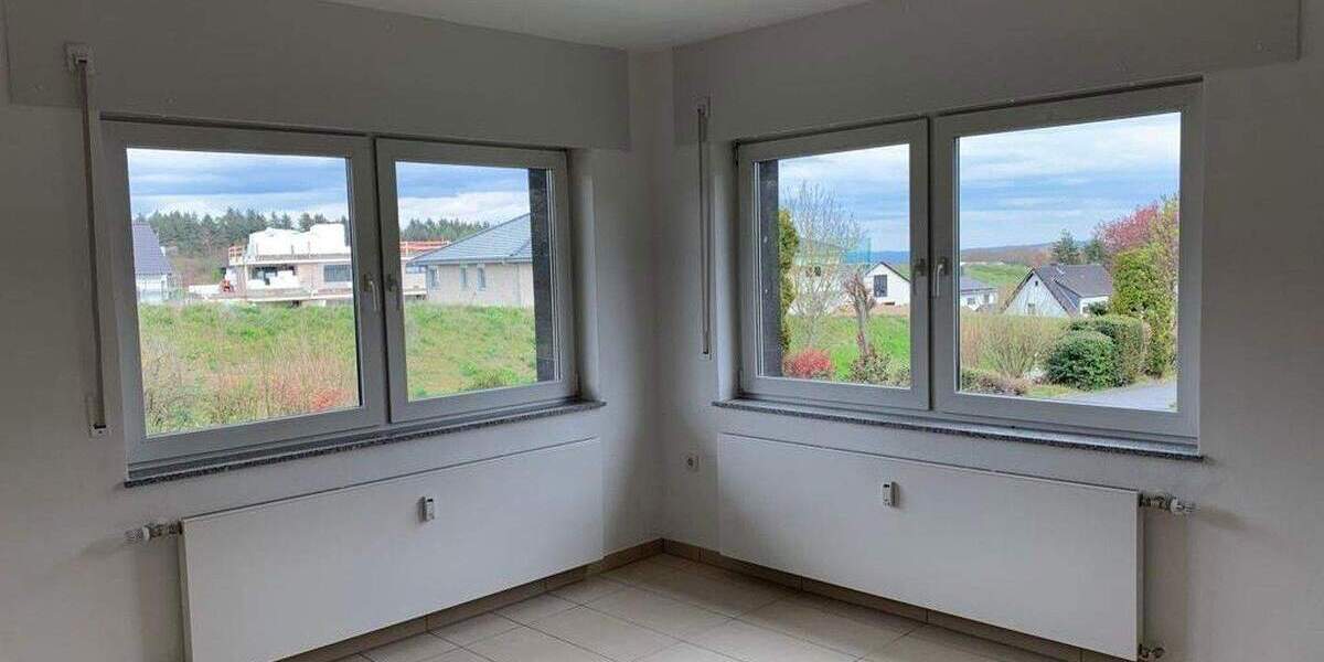 Renovierte und helle 94m2 3ZKB in attraktiver Lage von Ettringen 3 zimmer
