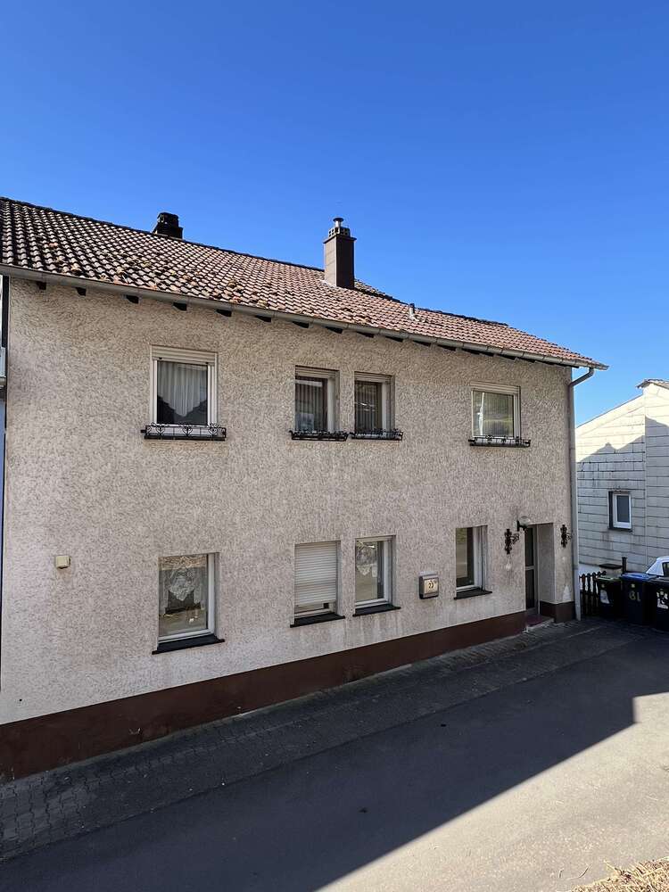 Haus zum Kaufen in Blieskastel-Alschbach 145.000 € 170 m²