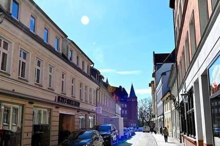Mitten in der Stralsunder Altstadt - 2 Mehrfamilienhäuser mit Ausbaupotential 2 zimmer