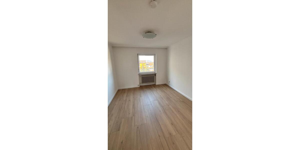 Etagenwohnung Schwalbach - 3 Zimmer, 96 m&sup2;, 975&euro; | Angebot:25509753