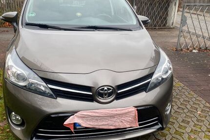 Toyota Verso 82.900 km 15.100 &euro; München 81825