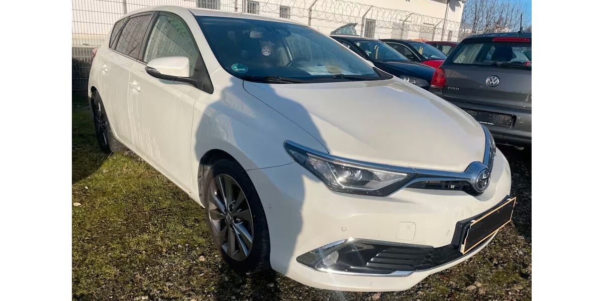 Toyota Auris 159.000 km 10.999 &euro; Ditzingen 71254