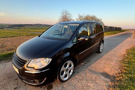 VW Touran 244.000 km 7.499 &euro; Lutzerath 56826