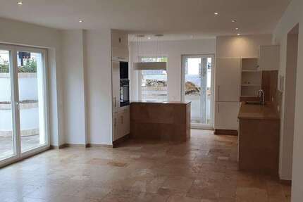 Haus zum Mieten in Undorf 1.690 € 155 m² 5 zimmer