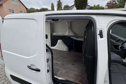 Peugeot Partner 126.020 km 7.200 € Frankfurt 60599