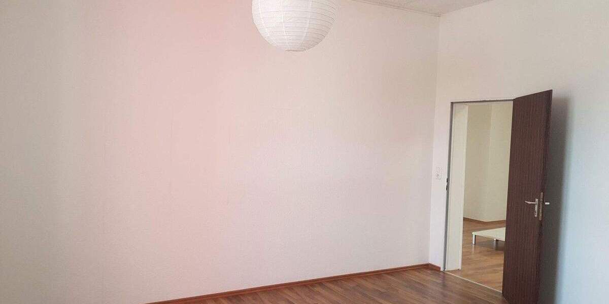 Wohn und Geschäfgsgebäue +3-Familien Haus im Paket zimmer