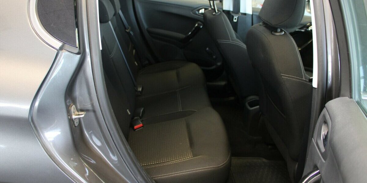 Peugeot 208 PureTech 110 Allure - Panorama - 84.341 km 8.980 &euro; Euskirchen 53881