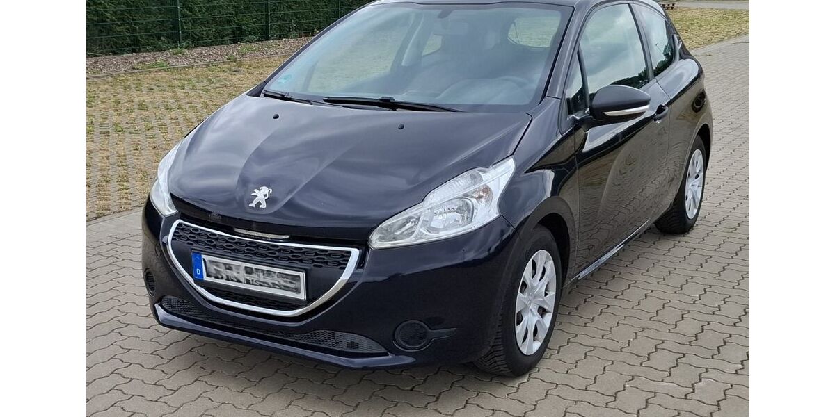Peugeot 208 123.620 km 2.100 &euro; Damme 49401