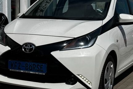 Toyota Aygo (X) 76.700 km 7.800 &euro; Burg 39288