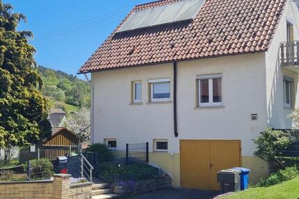 Haus Zimmern unter der Burg - 3 Zimmer, 100 m&sup2;, 950&euro; | Angebot:26387444