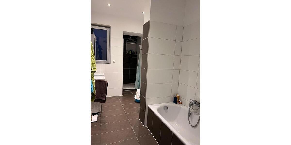 Etagenwohnung Hattingen - 5 Zimmer, 125 m&sup2;, 1.250&euro; | Angebot:24344944