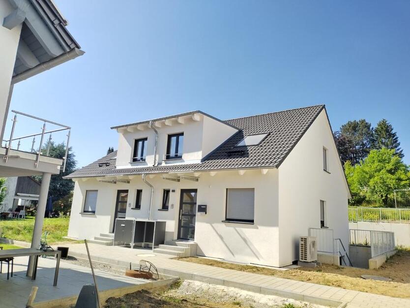 Idyllische & neuwertige 5-Zimmer-DHH mit EBK in Magstadt