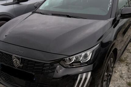 Peugeot 208 14.596 km 15.280 &euro; Rüsselsheim 65428