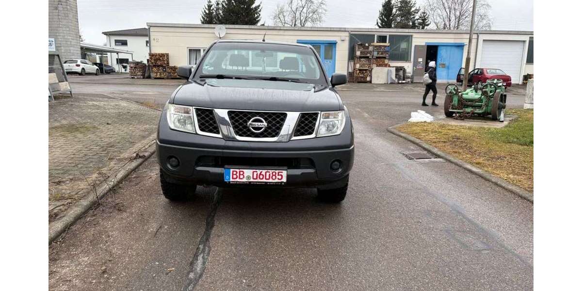 Nissan Navara 137.444 km 7.990 &euro; Weil Im Schoenbuch 71093