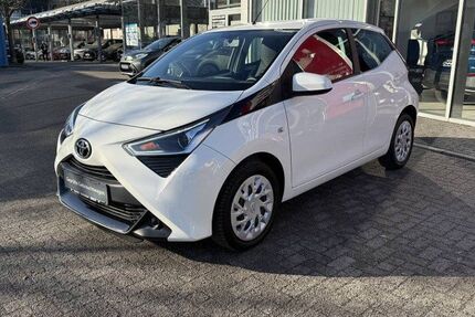 Toyota Aygo (X) 22.936 km 10.490 &euro; Berlin 13403