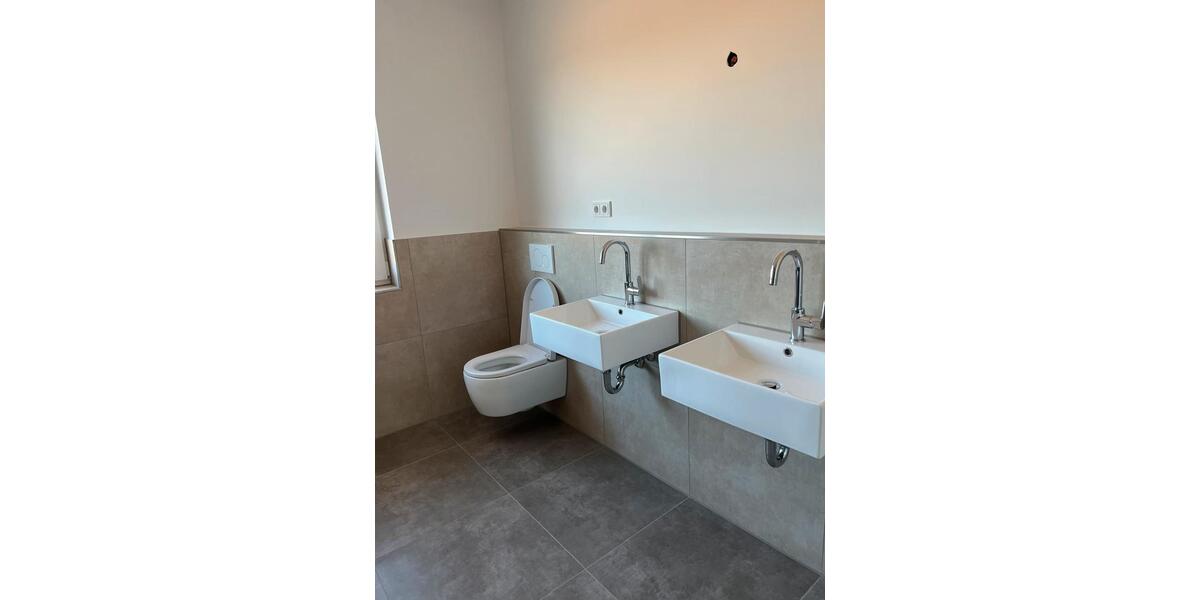 Doppelhaushälfte Windsbach - 5.5 Zimmer, 155 m&sup2;, 1.950&euro; | Angebot:26131452