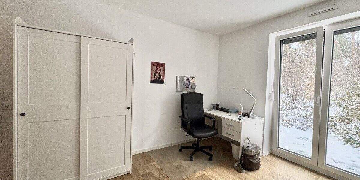 Nur für Studenten und Auszubildende: WG-Zimmer in einer Mädchen-WG frei! 1 zimmer