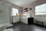 Walmdachhaus mit Einliegerwohnung, Doppelgarage, Bj. 2020, Salzwasserpool mit Gegenstromanlage - Einfamilienhaus Geisenhausen Geisenhausen | Angebot:26914490