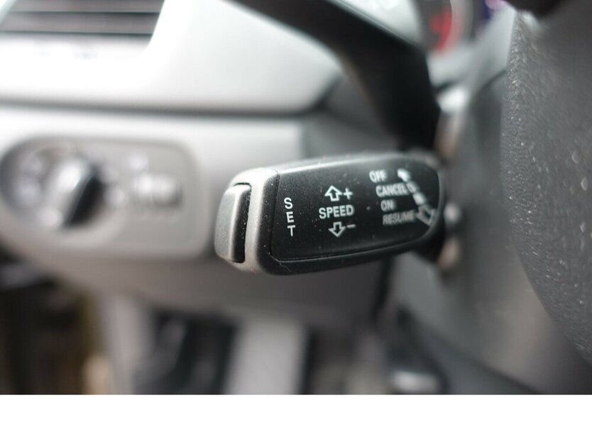 Q3 2.0 TDI quattro Bi-Xenon Navi PDC S-Line 8x Alu