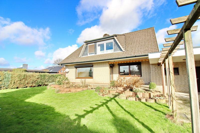 ZWEI-Familienhaus * 116 + 87 m² in traumhafter Lage ! Auch für Anleger interessant ! - Zweifamilienhaus Alveslohe | Angebot:7071303