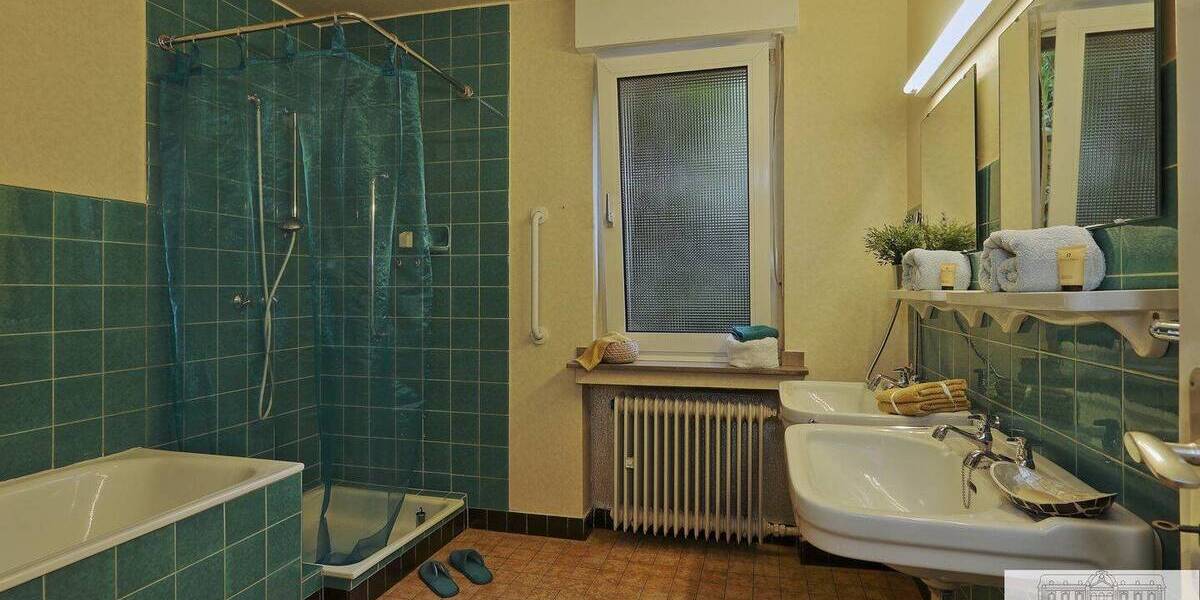 Ein-bis Zweifamilienhaus im Hildener Norden: Großzügiges Wohnen mit vielfältigen Nutzungsmöglichkeiten 8 zimmer