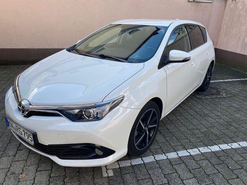 Toyota Auris 95.000 km 10.950 € Radolfzell 78315