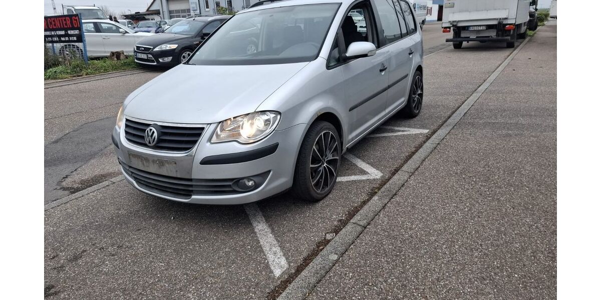 VW Touran 296.000 km 1.499 &euro; Baden-Württemberg - Sachsenheim 74343