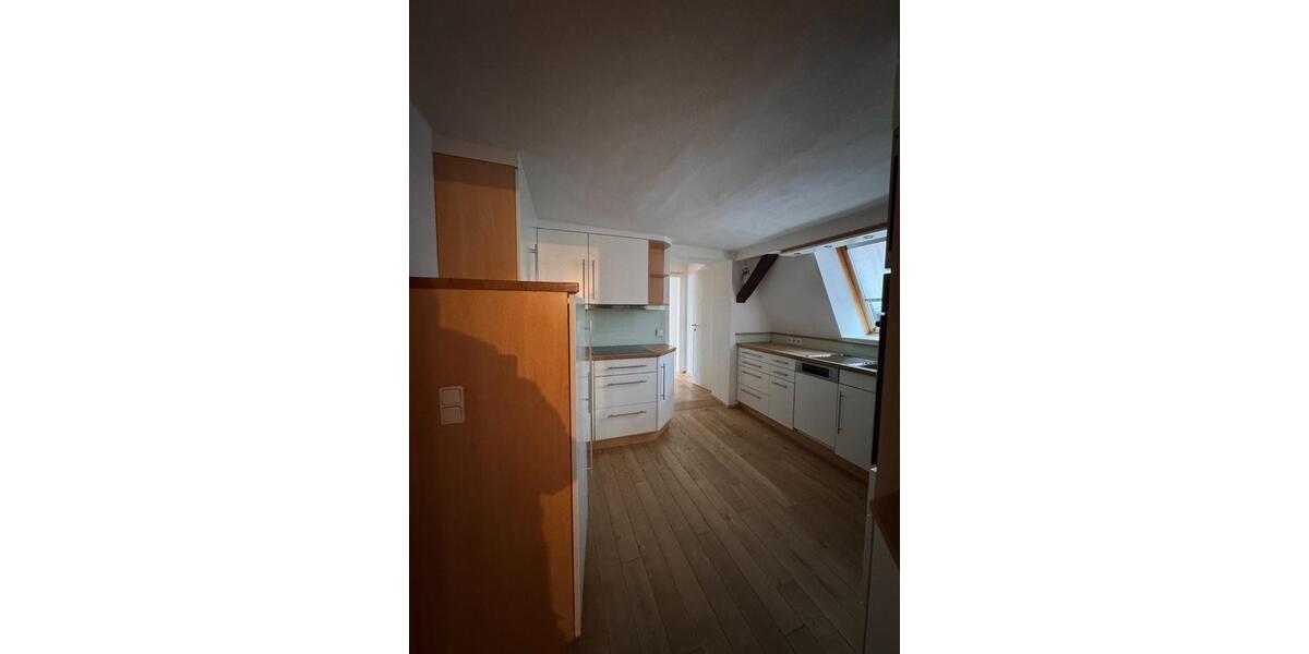 Etagenwohnung Bad Hersfeld - 7 Zimmer, 140 m&sup2;, 850&euro; | Angebot:25025005