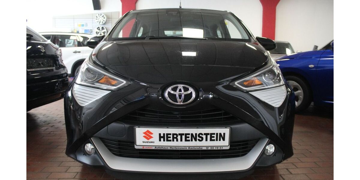 Toyota Aygo (X) 31.002 km 12.735 &euro; Karlsruhe 76185