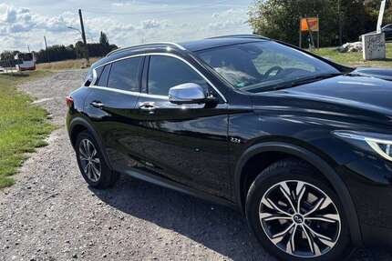 INFINITI QX30