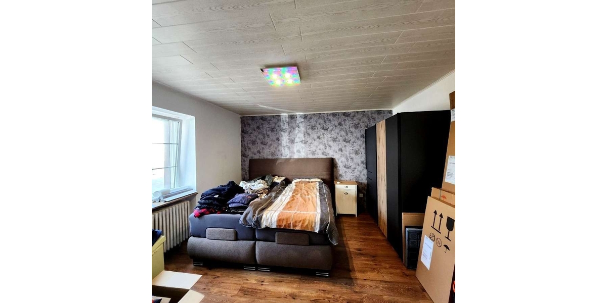 Vielseitiges Mehrfamilienhaus ideal für Kapitalanleger oder Selbstnutzer, Zweibrücken Niederauerbach - Mehrfamilienhaus, Wohnhaus Zweibrücken | Angebot:27131039